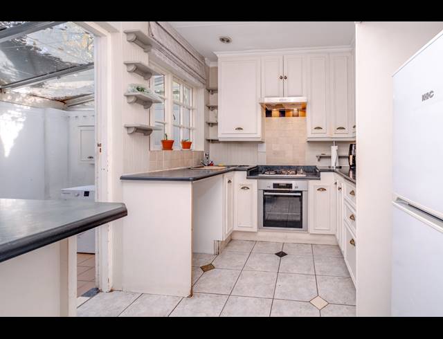 2 BEDROOM TOWNHOUSE FOR SALE IN BRYANSTON